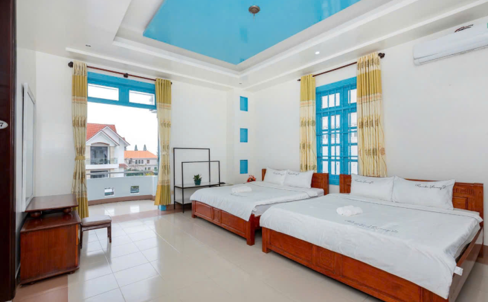 Amy Villa 18 Kim Ngân Đi Bộ Ra Biển