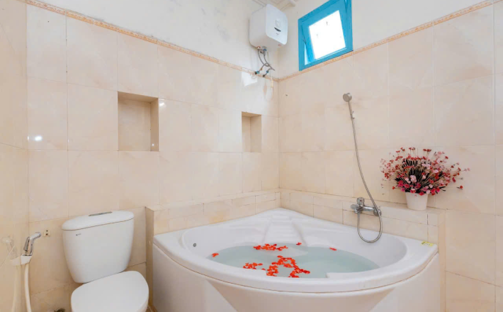 Amy Villa 18 Kim Ngân Đi Bộ Ra Biển