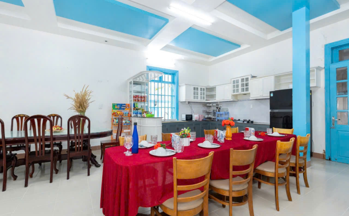Amy Villa 18 Kim Ngân Đi Bộ Ra Biển
