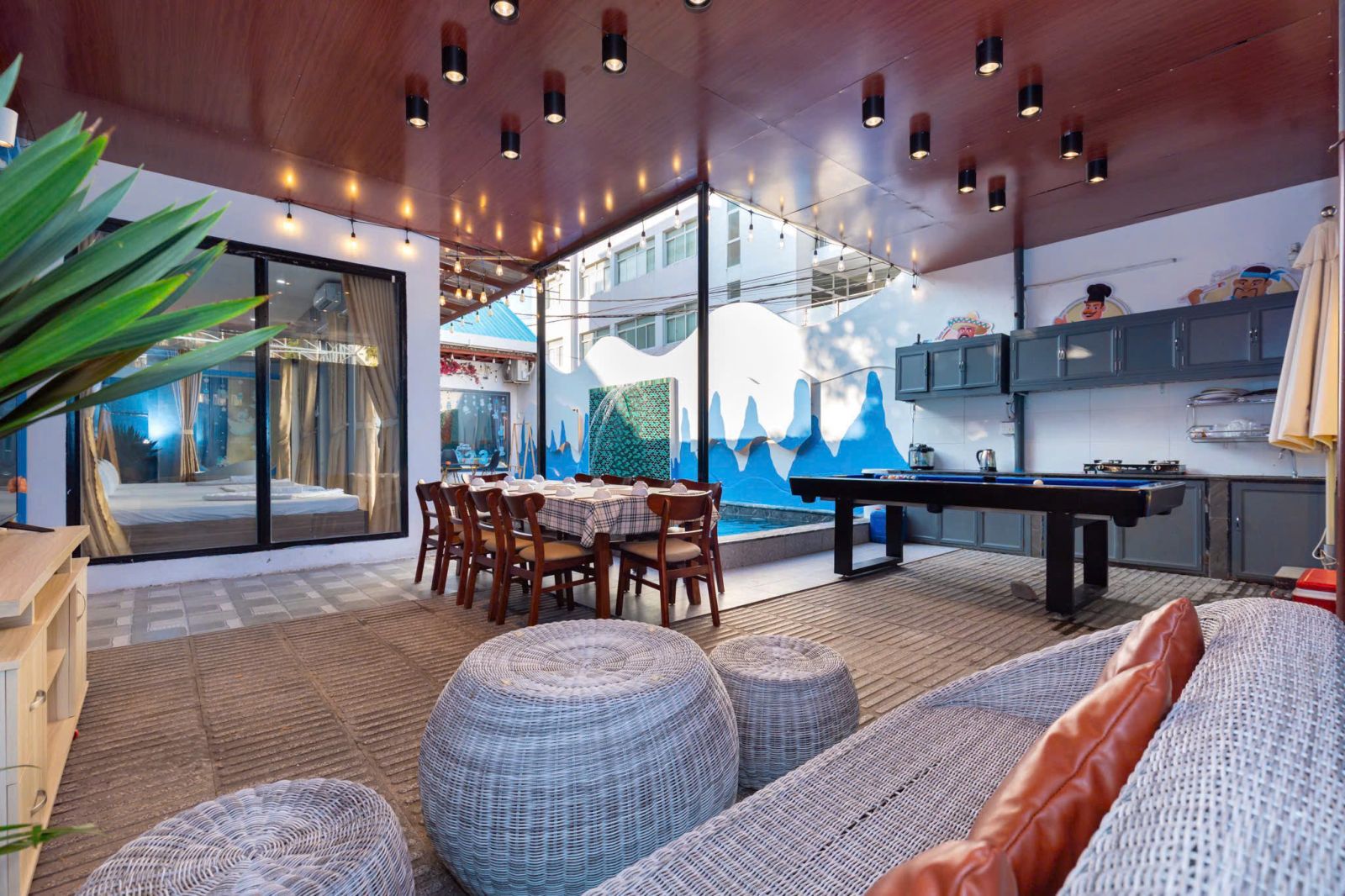 Villa 13 Nguyễn Hiền Đi Bộ Ra Biển nội thất mới sang trọng với đầy đủ dụng cụ nấu nướng BBQ