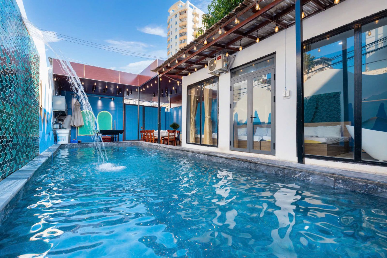 Villa Trệt Không Lầu 13 Nguyễn Hiền với hồ bơi rộng 40m² và sân vườn rộng