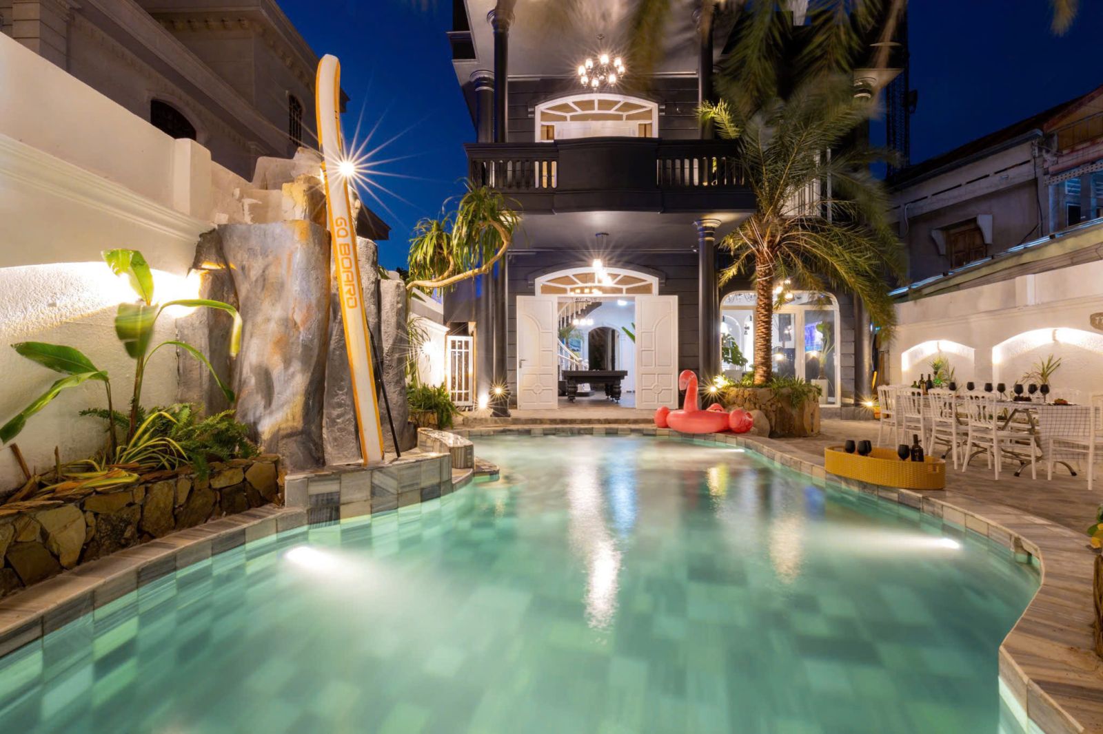 Black Castle Villa Hồ Bơi Vũng Tàu đèn lung linh buổi tối